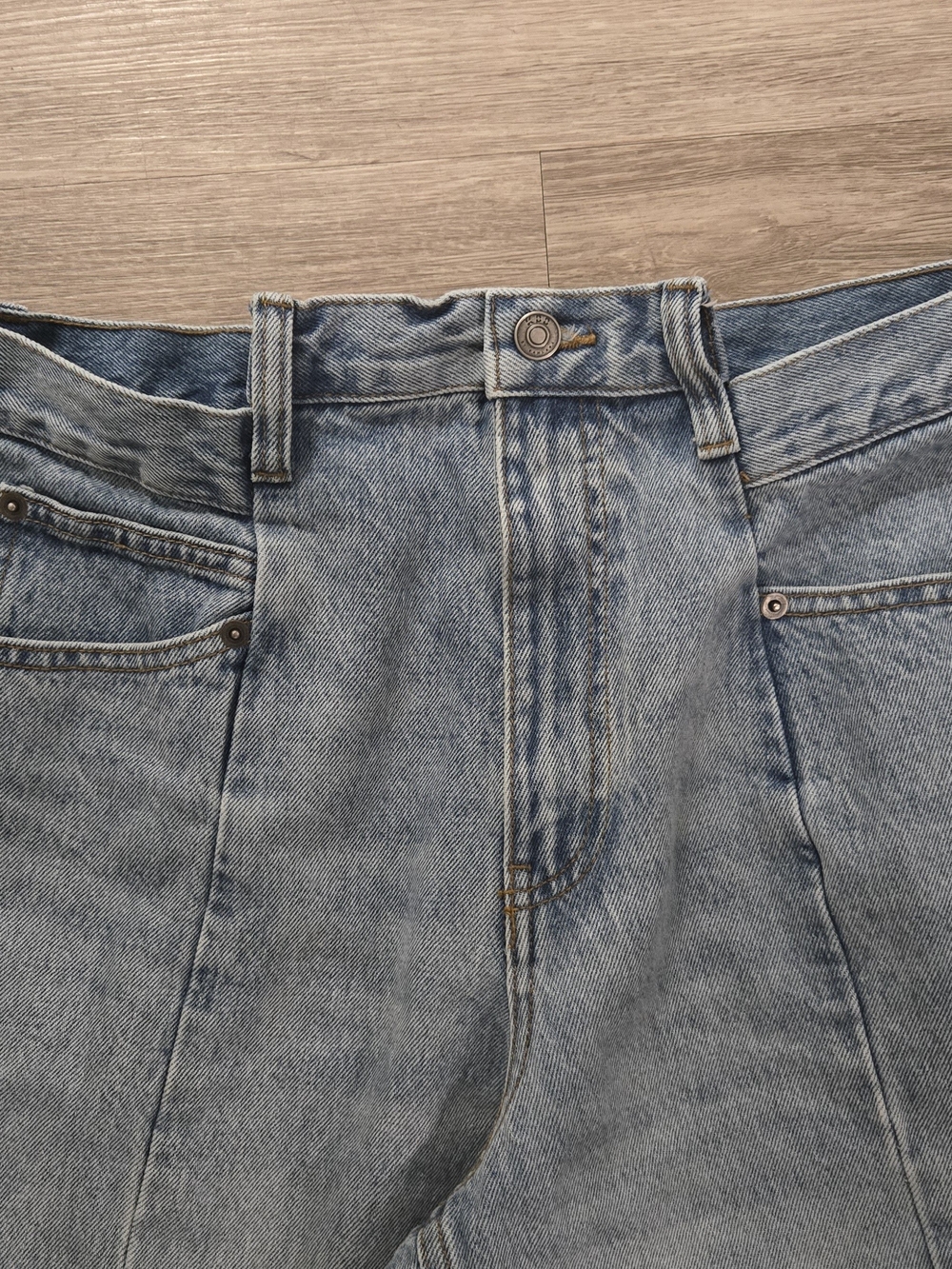 KBB by Kahlana High Rise Barrel Jeans Size 8 Light Wash - Picture 2 of 4